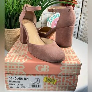 Pre Loved Gianni Bini Natural Rose Suede Heels|Pumps Size 7